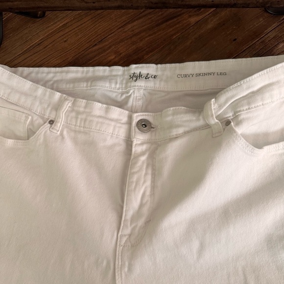 Style & Co. “ Curvy” Women's White Straight Leg Jeans - Picture 3 of 3